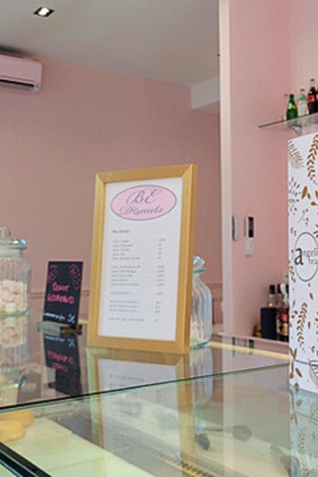 photo de la façade de la boutique de BE Donuts